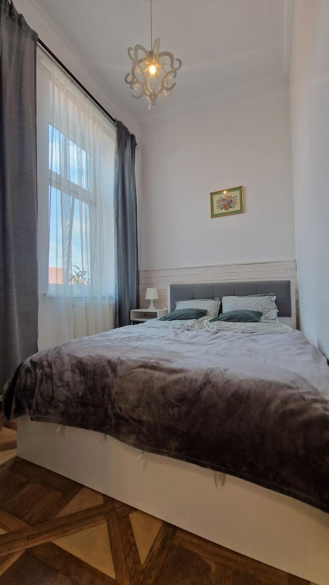 8 Apartment