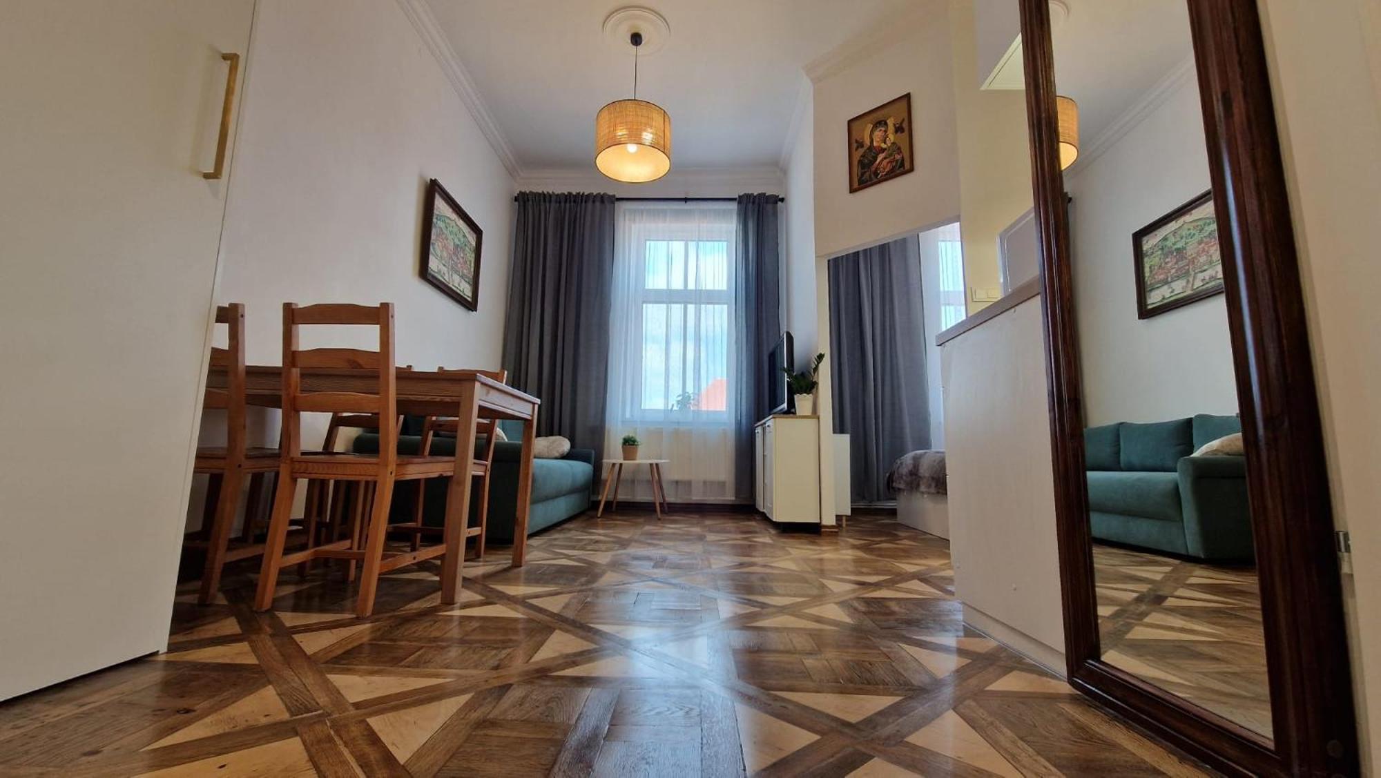 8 Apartment