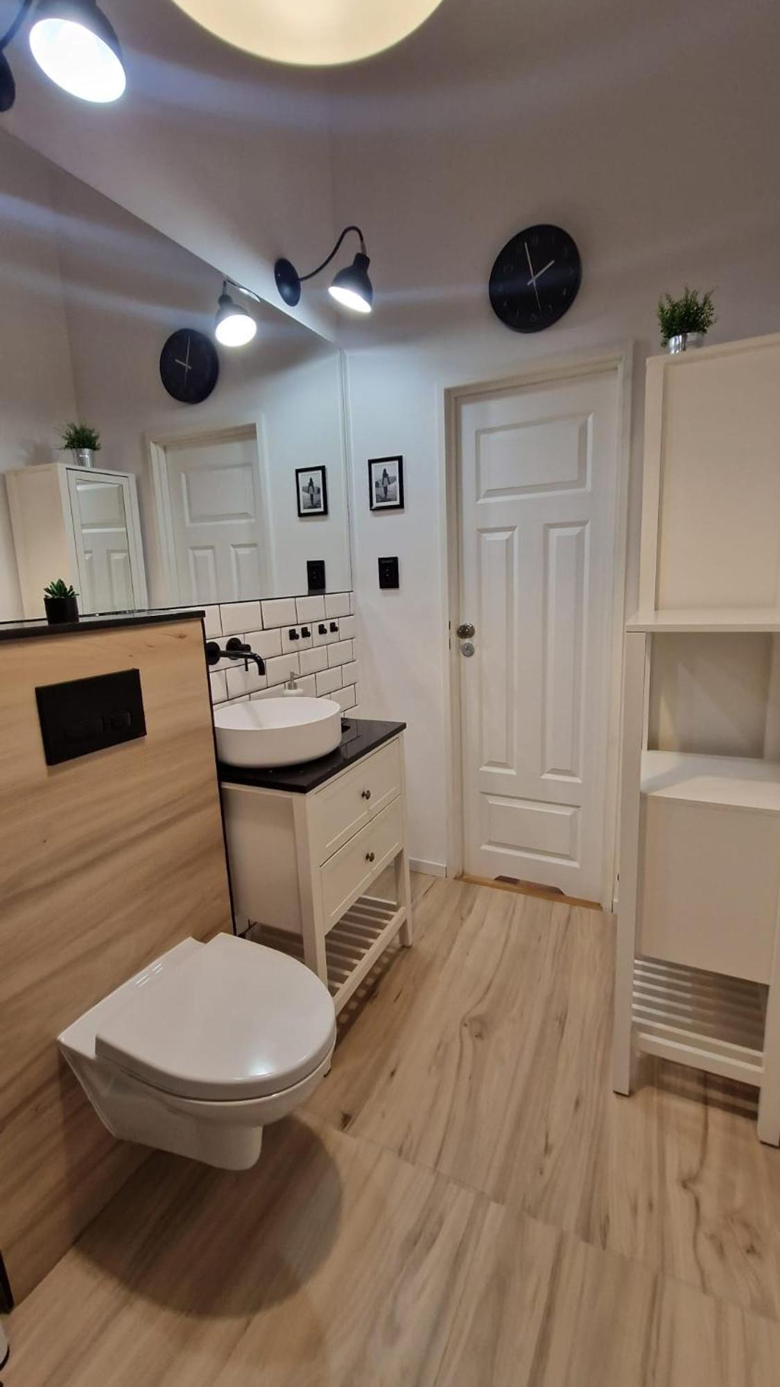 8 Apartment *