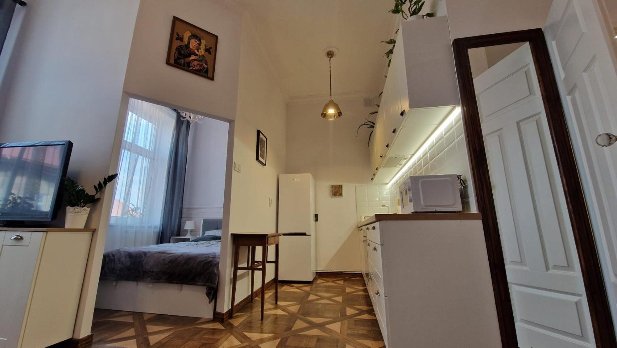 Apartment 8 *